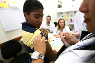 Meninos já podem ser vacinados contra o HPV