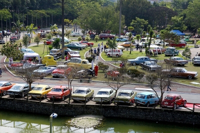 Espaço Verde Chico Mendes tem carros antigos, música e gastronomia