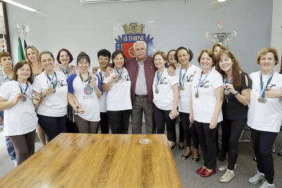 Paulo Pinheiro homenageia grupo de dança da Terceira Idade de São Caetano