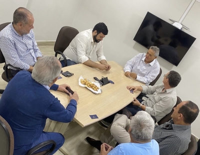 Tite Campanella e César Oliva visitam comerciantes da cidade