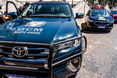 GCMs de Santo Andr&eacute; salvam beb&ecirc; engasgada com leite materno