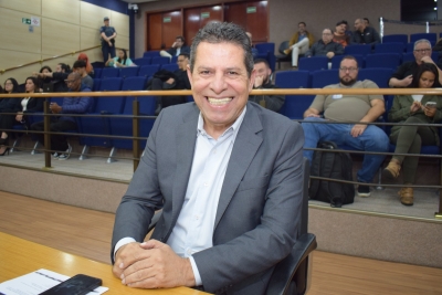 Gilberto Costa prop&otilde;e bolsas de estudo para alunos de Medicina da USCS