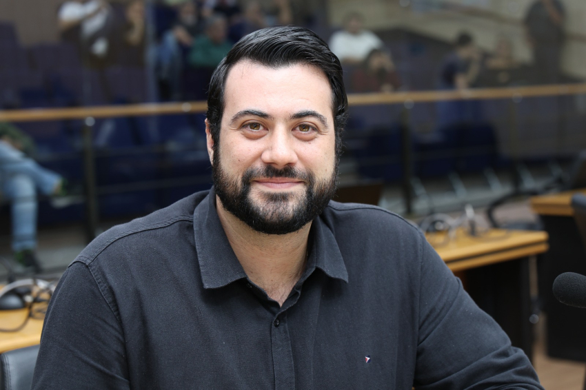 César Oliva propõe política de combate ao audismo e à violência linguística em São Caetano