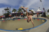 Hexacampe&atilde;o Sandro Dias cria escola de skate para crian&ccedil;as