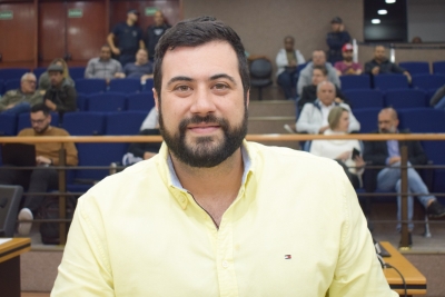 C&eacute;sar Oliva prop&otilde;e incluir s&iacute;mbolo da fibromialgia nas placas de prioridade em S&atilde;o Caetano