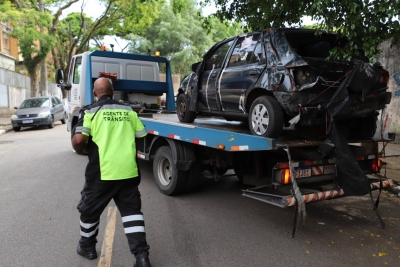 Diadema notifica 2.050 propriet&aacute;rios de ve&iacute;culos abandonados nas vias