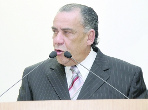 Vereador Paulo Bottura defende os taxistas