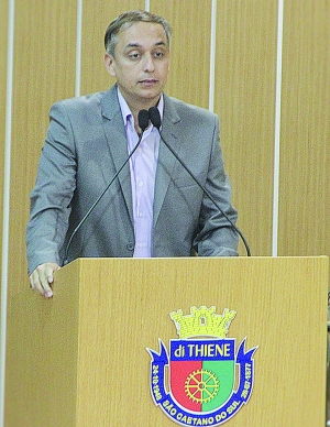 Vereador F&aacute;bio Soares sugere cria&ccedil;&atilde;o de espa&ccedil;o esportivo e cultural