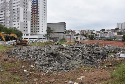 Santo Andr&eacute; realiza demoli&ccedil;&atilde;o de pr&eacute;dios abandonados para cria&ccedil;&atilde;o de &aacute;rea