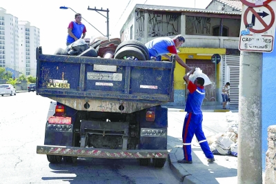 Operação Cata-Treco percorre bairros da cidade