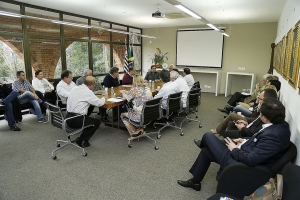 Paulo Pinheiro cobra empenho de secret&aacute;rios