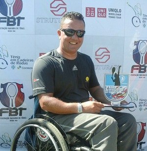 Tenista cadeirante de S&atilde;o Caetano disputa torneio internacional em Goi&acirc;nia