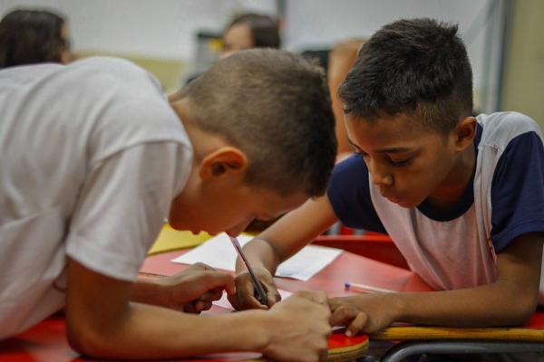 Diadema avan&ccedil;a na alfabetiza&ccedil;&atilde;o e conquista Selo Prata do MEC