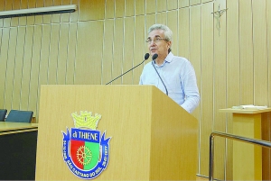 Vereador Dr. Xavier solicita livros em braile para bibliotecas