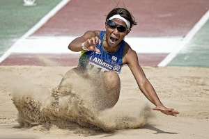 Atleta paral&iacute;mpica de S&atilde;o Caetano quebra recorde mundial no salto em dist&acirc;ncia