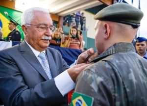 Prefeito Paulo Pinheiro prestigia formatura do Tiro de Guerra