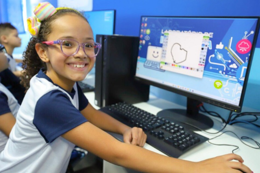Diadema amplia conectividade nas escolas com mais 14 unidades contempladas pelo programa Aprender Conectado