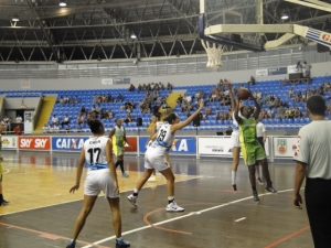 Santo Andr&eacute; vence Blumenau no basquete feminino