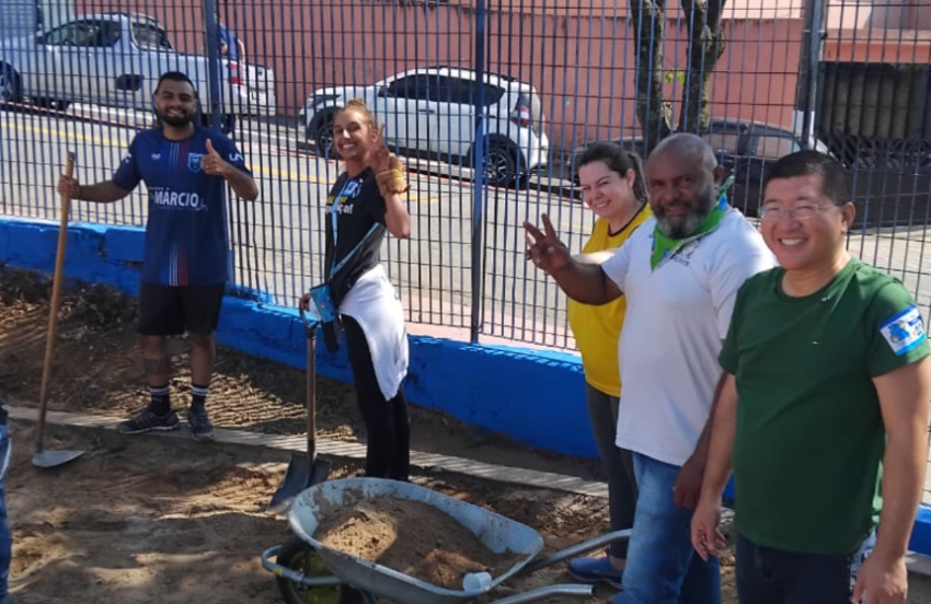 Décimo mutirão de 2026 do Transforma Diadema leva cerca de 160 voluntários à EMEB Rachel de Queiroz