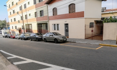 Prefeitura organiza estacionamento de veículos na Rua Pelegrino Bernardo