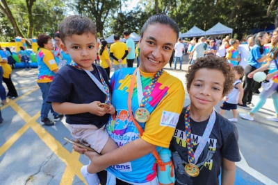 Diadema realiza caminhada pelo orgulho autista com mais de mil pessoas