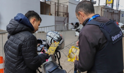 Prefeitura de Diadema e Detran-SP realizam a&ccedil;&atilde;o de conscientiza&ccedil;&atilde;o com motociclistas de apps de entrega