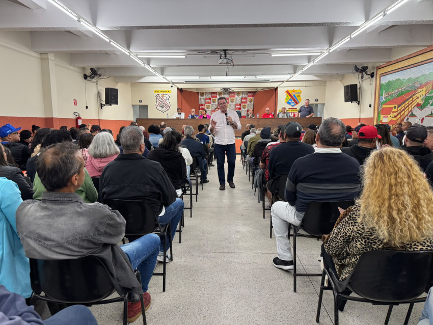 400 pessoas lotam plenária do deputado estadual Luiz Fernando