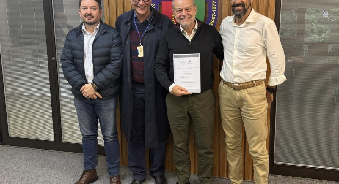 Prefeito Tite Campanella recebe estudo técnico da USCS sobre viabilidade do Tarifa Zero em São Caetano