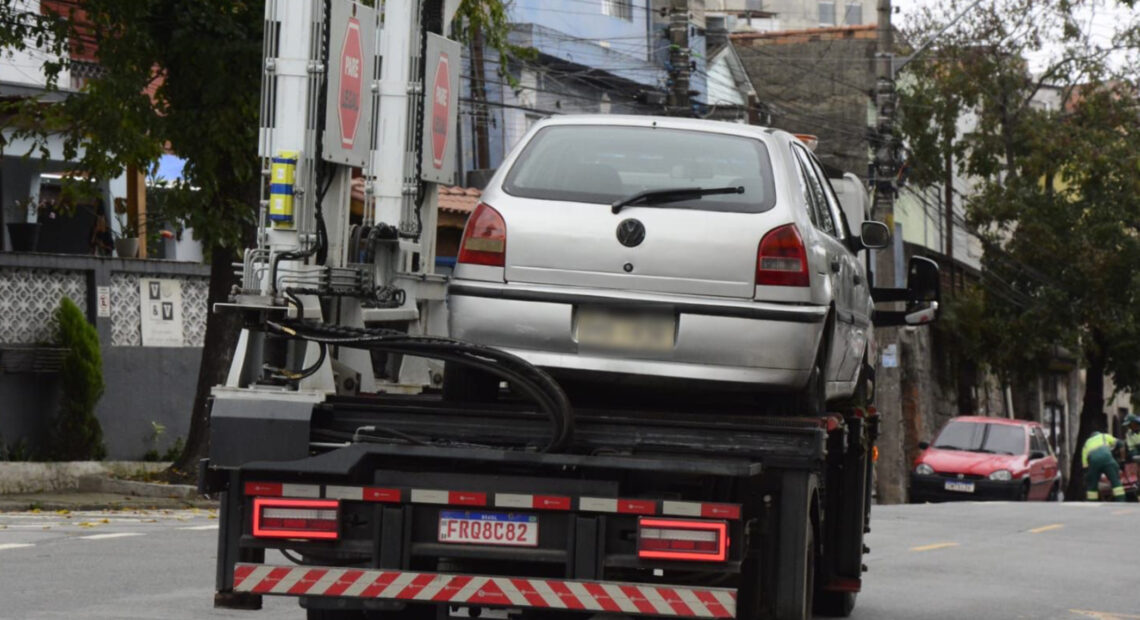 Santo André emite 300 notificações para retirada de veículos abandonados das ruas