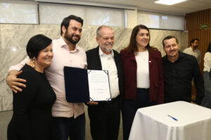 César Oliva comemora avanço histórico com a chegada do Teste do Pezinho Ampliado em SCS