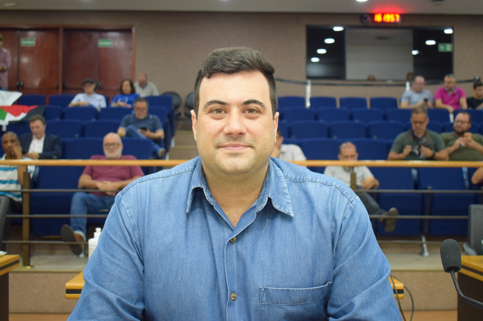 César Oliva propõe projeto de lei inédito para apoiar irmãos de pessoas com deficiência e TEA