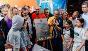 Marcelo Lima entrega campo do Madureira com gramado sintético e iluminação em LED