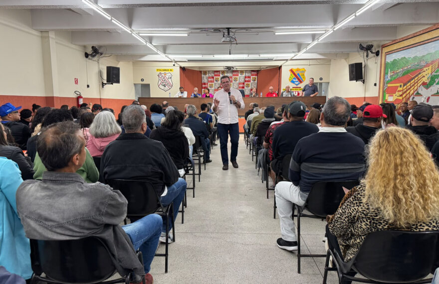 400 pessoas lotam plenária do deputado estadual Luiz Fernando